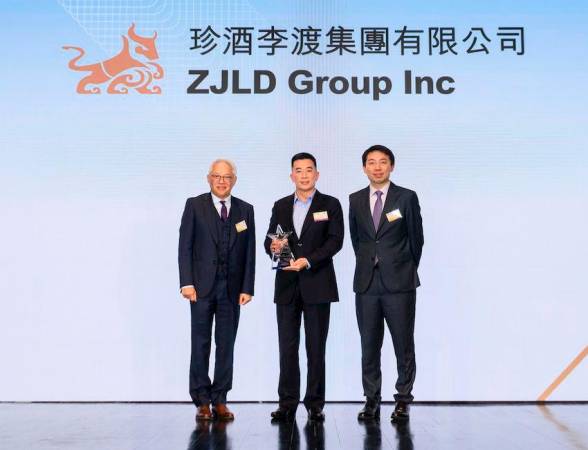 Mr. Paul Ng (middle), the Executive Director and Head of International Operations of ZJLD Group