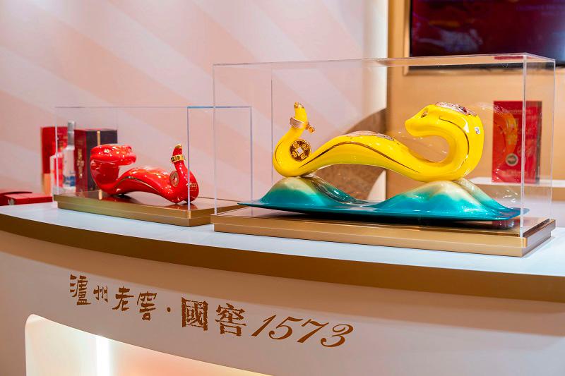 $!The “Guojiao 1573 · Auspicious Spirit Snake” and “Luzhou Laojiao · 2025 Year of the Yi Si Lunar New Year Gift Baijiu,” will debut at the pop-up store for the first time in Macau.