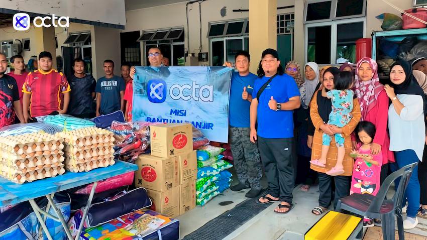 Weeks before New Year, Octa broker helps flood victims in Kelantan, Malaysia