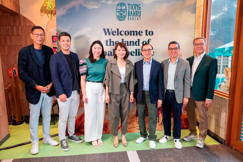 $!Republic of Singapore’s Ambassador to the Philippines, Her Excellency Constance See (center) was among the esteemed guests present at the inauguration of Tiong Bahru Bakery’s first international store. Joining Ambassador See in the photo were (L to R) Titan Dining Chairman Peter Tan, Titan Dining Director Damien Lim, Taguig City Philippines Mayor Lani Cayetano, Jollibee Group Founder and Chairman Dr. Tony Tan Caktiong, Jollibee Group Global President and Chief Executive Officer Ernesto Tanmantiong, and Jollibee Group Philippines Chief Executive Officer Joseph Tanbuntiong.