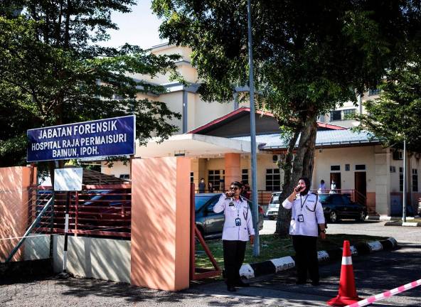 Security guards on standby for the remains of the Sultan Idris University of Education (UPSI) students at the Forensic Department of the Raja Permaisuri Bainun Hospital in Ipoh, Perak,. - Bernama pic