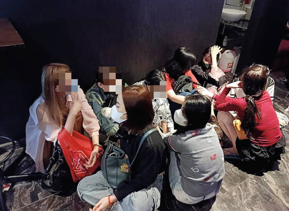 Zakaria said the syndicate’s modus operandi involved promoting grooming and facial treatment services for men while discreetly offering sexual services. – Immigration Department