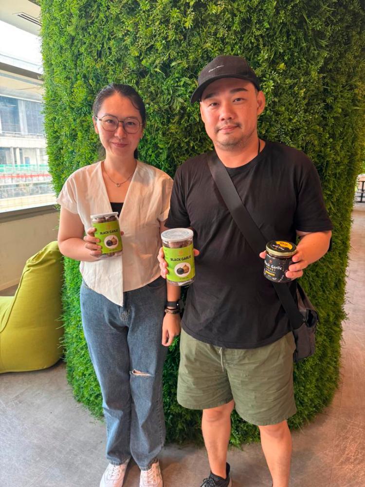 Wong Yung Ming and Lee Sze Yee launched their business to promote healthier eating habits for Malaysian