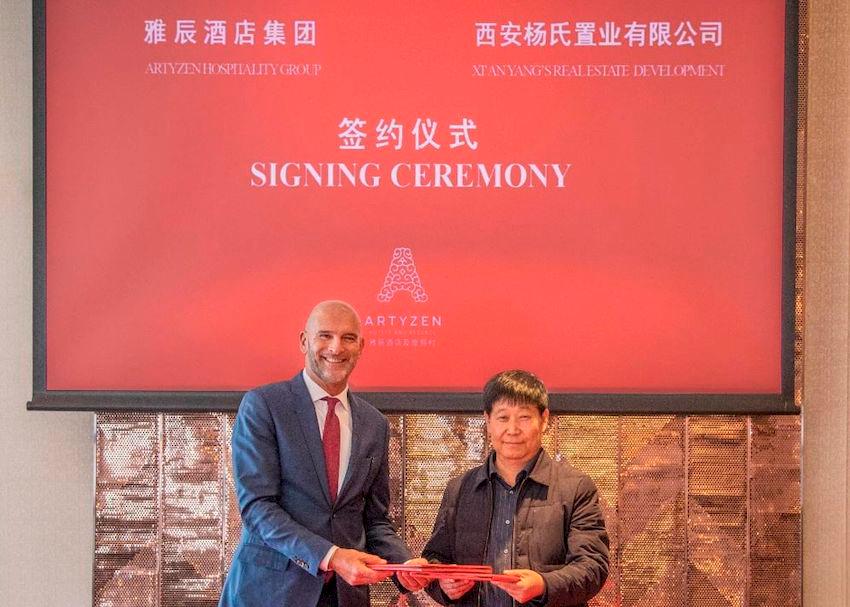 Mr. Rogier Verhoeven, Executive Director and President of Group Hospitality Division, Shun Tak Holdings Limited and Mr. Yang Zengtian, Chairman of Xi’an Yang’s Real Estate marks Artyzen Hospitality Group’s debut in Xi’an with the signing of a hotel management agreement for Artyzen Xi’an, a luxury hotel project slated to open in the first quarter of 2028.