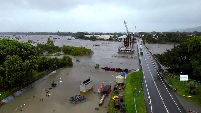 Rising floodwaters swamp areas around Townsville in northeastern Australia © Handout / Queensland Fire Department/AFP