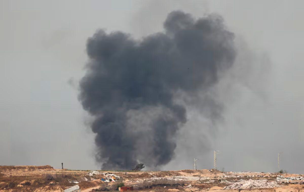 Smoke rises from northern Gaza, as seen from the Israeli side of the Israel-Gaza border, May 17, 2025. REUTERS/Amir Cohen
