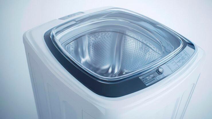 $!Top loading washing machines are suited to heavily-soiled items. — FREEPIKPIC