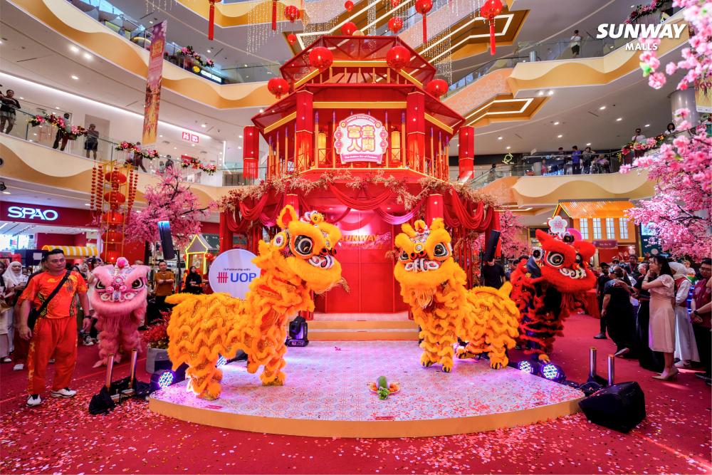 $!The CNY celebrations at Sunway Velocity are vibrant and festive.