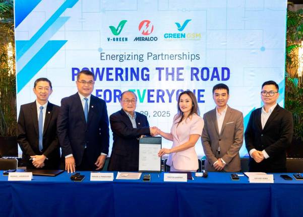 Representatives of V-Green, Green GSM Philippines, and Meralco at the signing ceremony