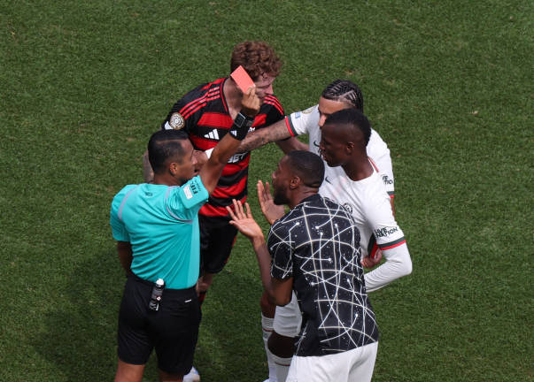 Chelsea’s Nicolas Jackson is shown a red card by referee Ivan Barton during Flamengo v Chelsea - Lincoln Financial Field, Philadelphia, Pennsylvania, U.S. - June 20, 2025. - REUTERS