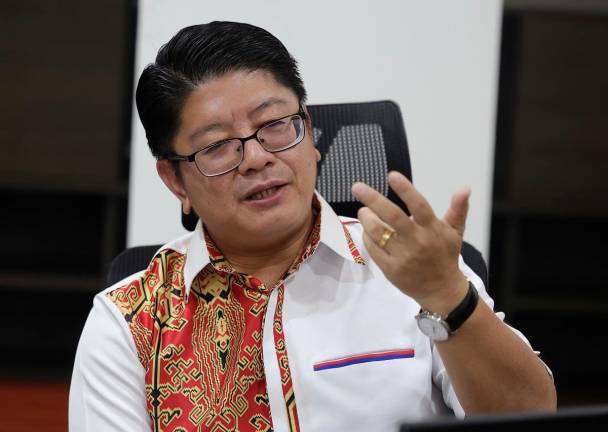 Menteri Pembangunan Usahawan dan Koperasi, Datuk Ewon Benedick. - fotoBERNAMA
