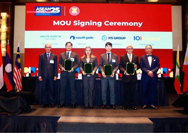 (From left to right) Mohamed Jawhar, Ramlie Kamsari, Ladaporn Khunikakorn, Wook Lee, Harry Lim and Dr Sok Siphana at the signing event.