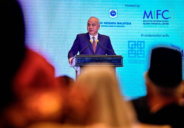 Sultan Perak, Sultan Nazrin Muizzuddin Shah menyampaikan titah di-Raja di Global Islamic Finance Forum (GIFF) 2025 Royal Dinner semalam. - Bernama