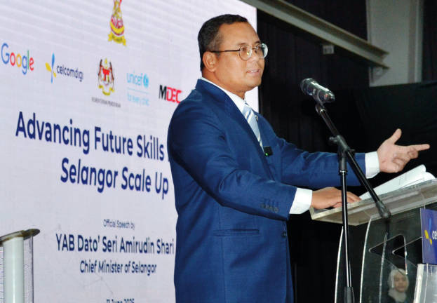 Selangor Menteri Besar Amirudin Shari Datuk Seri at the launch of the programme yesterday. – theSunpix