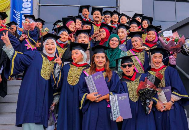 Young graduates today seek purpose, flexibility and impact, and when Malaysia becomes a land of opportunity, not merely a place of origin, our talent will find its way home, says educationist. – ADIB RAWI YAHYA/THESUN