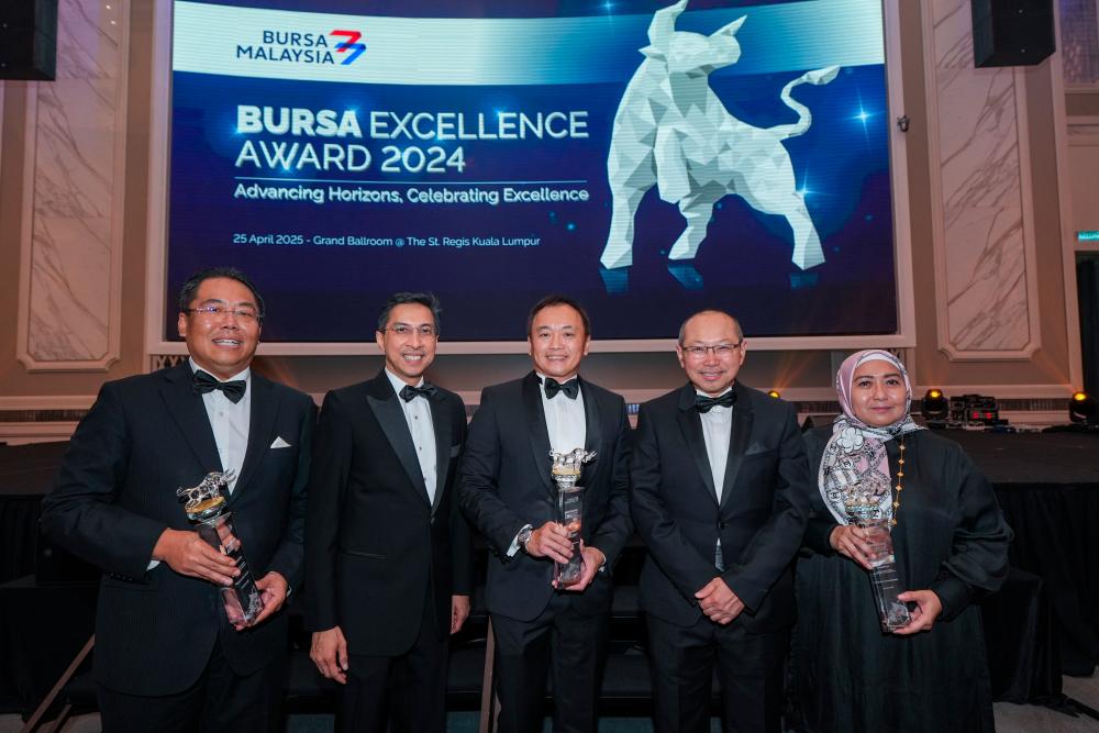 From left: Datuk Wira Ismitz Matthew De Alwis, Chief Executive Officer/ Executive Director, Kenanga Investors Berhad; Dato’ Fad’l Mohamed, Chief Executive Officer, Non-Independent Executive Director, Bursa Malaysia Berhad (“Bursa Malaysia”); Datuk Lee Kok Khee, Executive Director, Head of Group Equity Business, Kenanga Investment Bank Berhad; Tan Sri Abdul Wahid bin Omar, Chairman, Public Interest Director and Independent Non-Executive Director, Bursa Malaysia; and Azila Abdul Aziz, Chief Executive Officer/ Executive Director &amp; Head of Listed Derivatives, Kenanga Futures Sdn Bhd.
