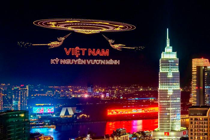 $!The show dazzled spectators with vibrant, emotionally charged visuals that left an indelible impression on both locals and visitors. Photo: Nguyễn Thế Dương