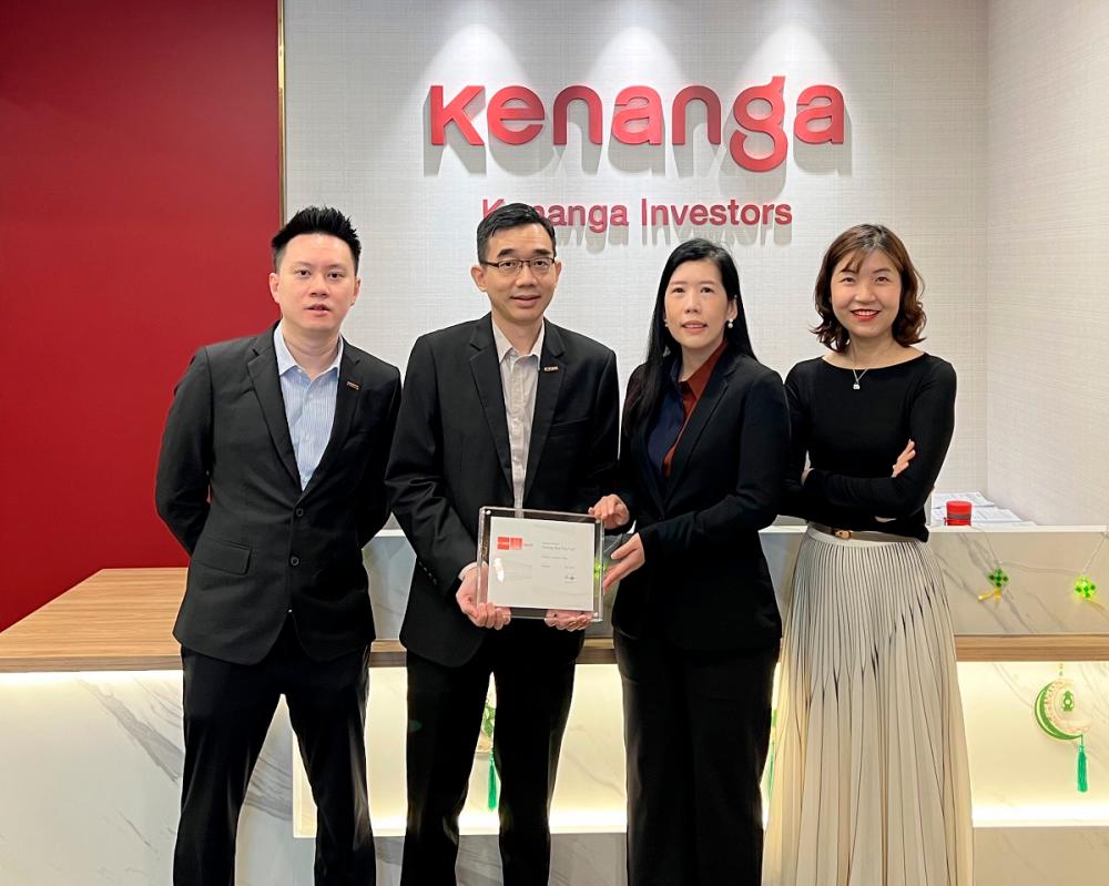 From left: Christopher Kok, Head of Equities; Liong Chee How, Senior Portfolio Manager; Julianna Lim, Sales Director, South East Asia, Morningstar Research Pte Limited; Lee Sook Yee, Chief Investment Officer.