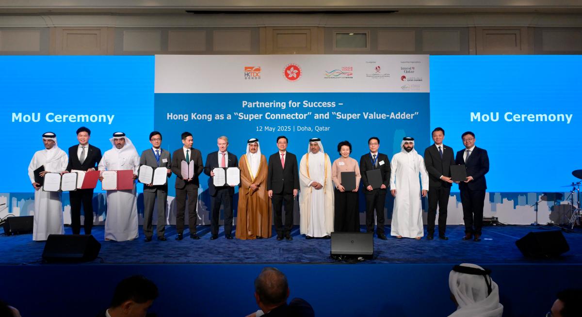 HKSAR’s Chief Executive John Lee (seventh right) witnesses agreements signed between government department, enterprises, and institutions from Hong Kong, Mainland China and Qatar.
