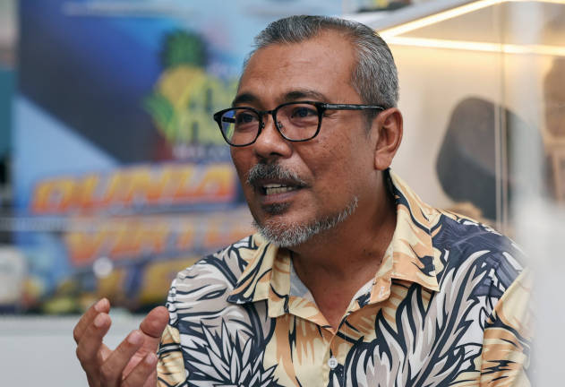 Director-General of the Malaysian Pineapple Industry Board (LPNM), Mohd Khairuzamri M. Salleh, when met by Bernama during the Malaysian Pineapple Day celebration at Angsana Johor Bahru Mall yesterday. - BERNAMA