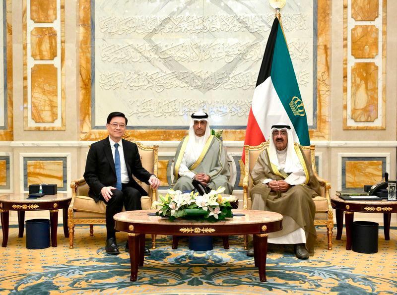 $!Mr Lee (left) meets Amir of the State of Kuwait His Highness Sheikh Meshal Al-Ahmad Al-Jaber Al-Sabah (right).