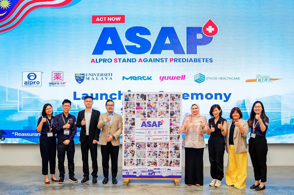 (From left: Dietitian Chua Kai Jia (Professional Care &amp; Development Manager cum Dietitian, Alpro Pharmacy); Pharmacist Anson Tan (Category Manager, Alpro Pharmacy); Mr. Yan Xiangrong (Country Manager, Yuwell Malaysia); Mr. Nicholas Tham (Commercial Director, Ethos Healthcare); Professor Dr. Hasniza (Deputy Vice Chancellor (Academic &amp; International), University of Malaya); Ms. Pixie Yee (Managing Director, Merck Malaysia &amp; General Manager, Merck Healthcare Malaysia and Singapore); Ms. Elsie Low (General Manager, Powerlife Malaysia); Pharmacist Ng Yi Ling (Professional Care &amp; Development Manager, Alpro Pharmacy))