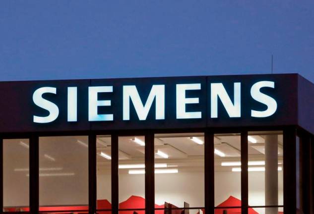 The logo of German industrial group Siemens is seen at an office building in Zug, Switzerland December 1, 2021. REUTERSpix