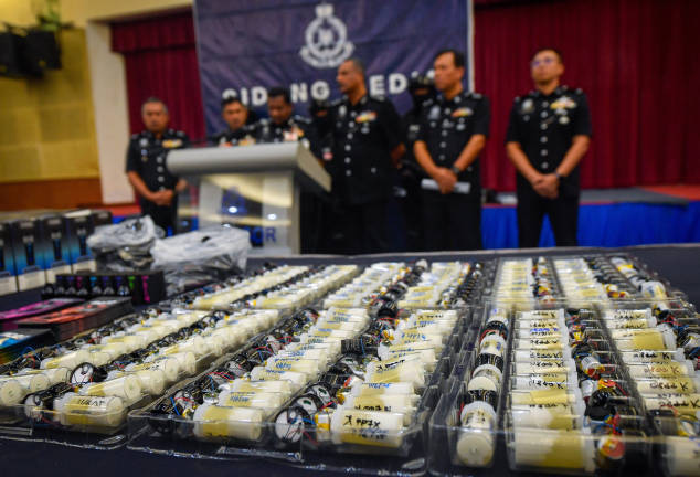 Authorities seized 663 vape cartridges containing methamphetamine-laced liquid, 4,600 pods and 158 plastic barrels of vape liquid suspected to be mixed with amphetamine and ketamine, totalling RM5.109 million. - BERNAMApix