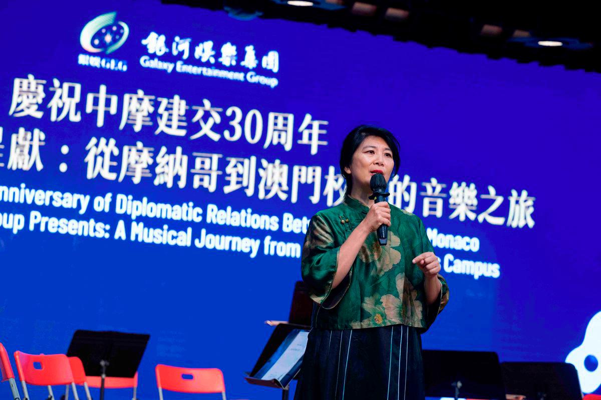 Zhang Zhang shared insights into her performance experiences and musical career to Pui Ching Middle School Macau teachers and students. $!Zhang Zhang shared insights into her performance experiences and musical career to Pui Ching Middle School Macau teachers and students.