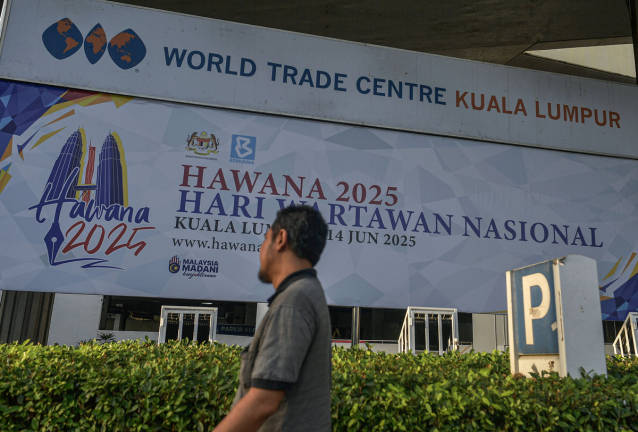 The billboard displays the 2025 National Journalists’ Day (HAWANA) installed around Kuala Lumpur today. - BERNAMApix