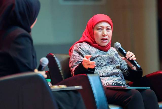 Menteri Pembangunan Wanita, Keluarga dan Masyarakat Datuk Seri Nancy Shukri - fotoBERNAMA