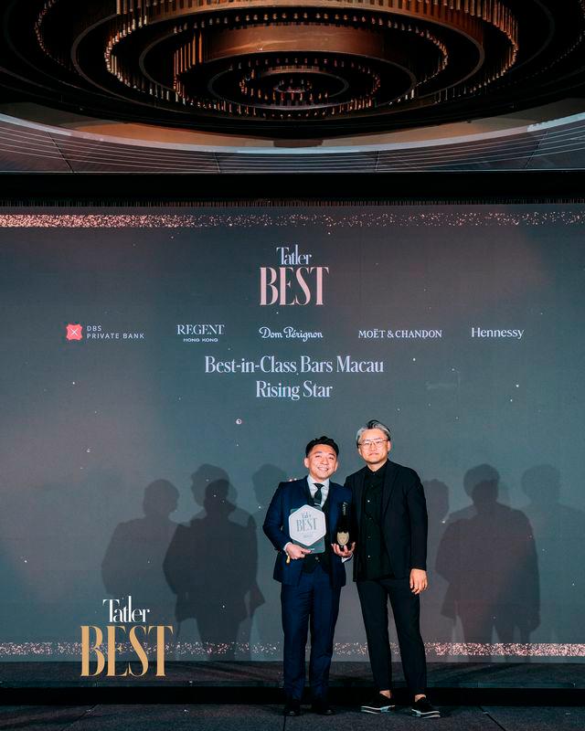 Long Bar garnered two Best-in-Class accolades: in addition to being listed on the Tatler Best 20 Bars – Macau, as “Best New Bar”; Long Bar’s Chief Mixologist and Bar Manager, Nokoy Mak (left to right), took home the “Rising Star” award. $!Long Bar garnered two Best-in-Class accolades: in addition to being listed on the Tatler Best 20 Bars – Macau, as “Best New Bar”; Long Bar’s Chief Mixologist and Bar Manager, Nokoy Mak (left to right), took home the “Rising Star” award.