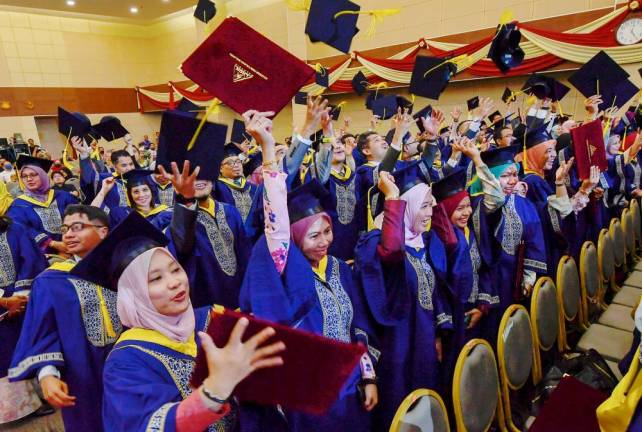 In mismatched situations, many industries invest in training programmes to nurture talent and ensure that fresh graduates can contribute effectively. – BERNAMAPIX
