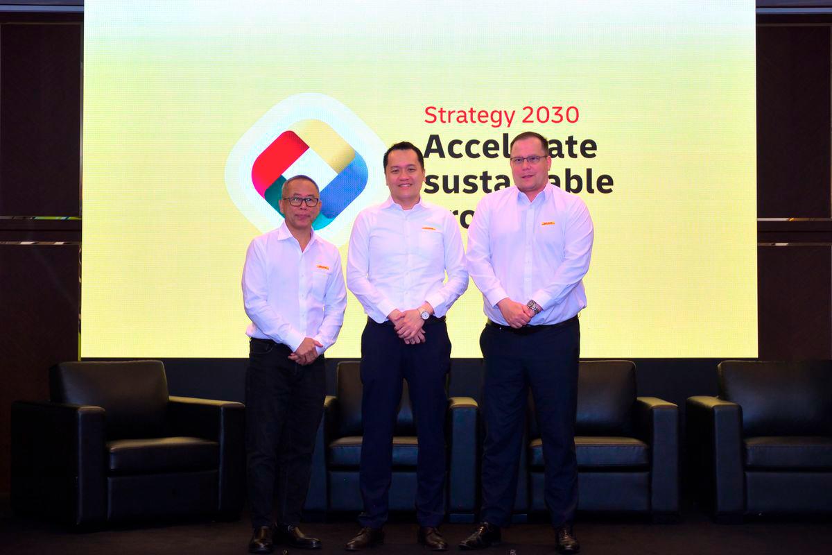 From left to right: Ahmad Mohamad (Senior Technical Advisor, DHL Express Indonesia), Nicholas Bongsosartono (President Director, DHL Global Forwarding Indonesia), Matthias Gehrsitz (Managing Director, DHL Supply Chain Indonesia)