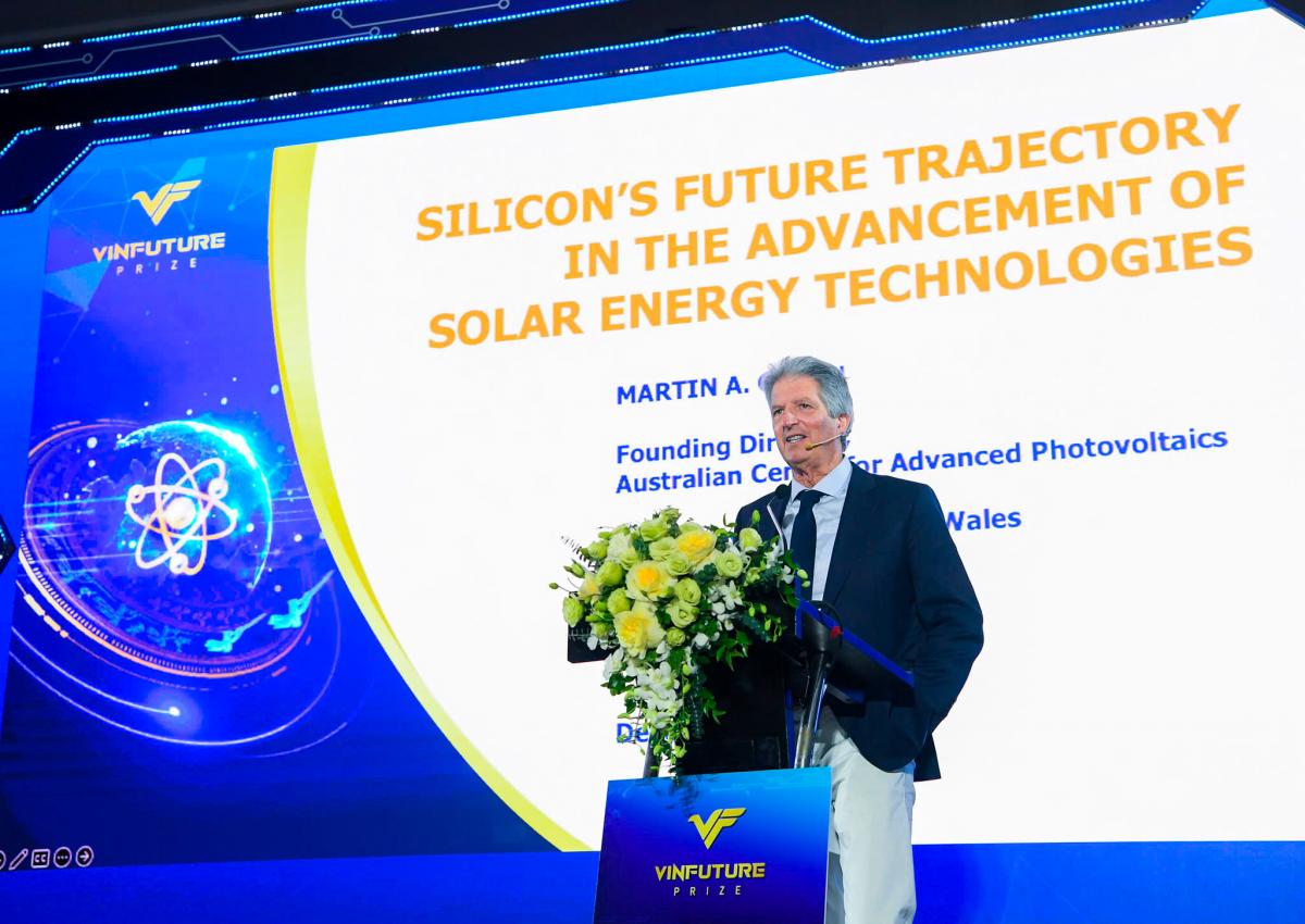 Prof. Martin Green, 2023 VinFuture Prize Laureate and Member of the VinFuture Prize Council, commended VinFuture and Vingroup’s efforts in accelerating Vietnam’s leading position in the global race to renewable energy.