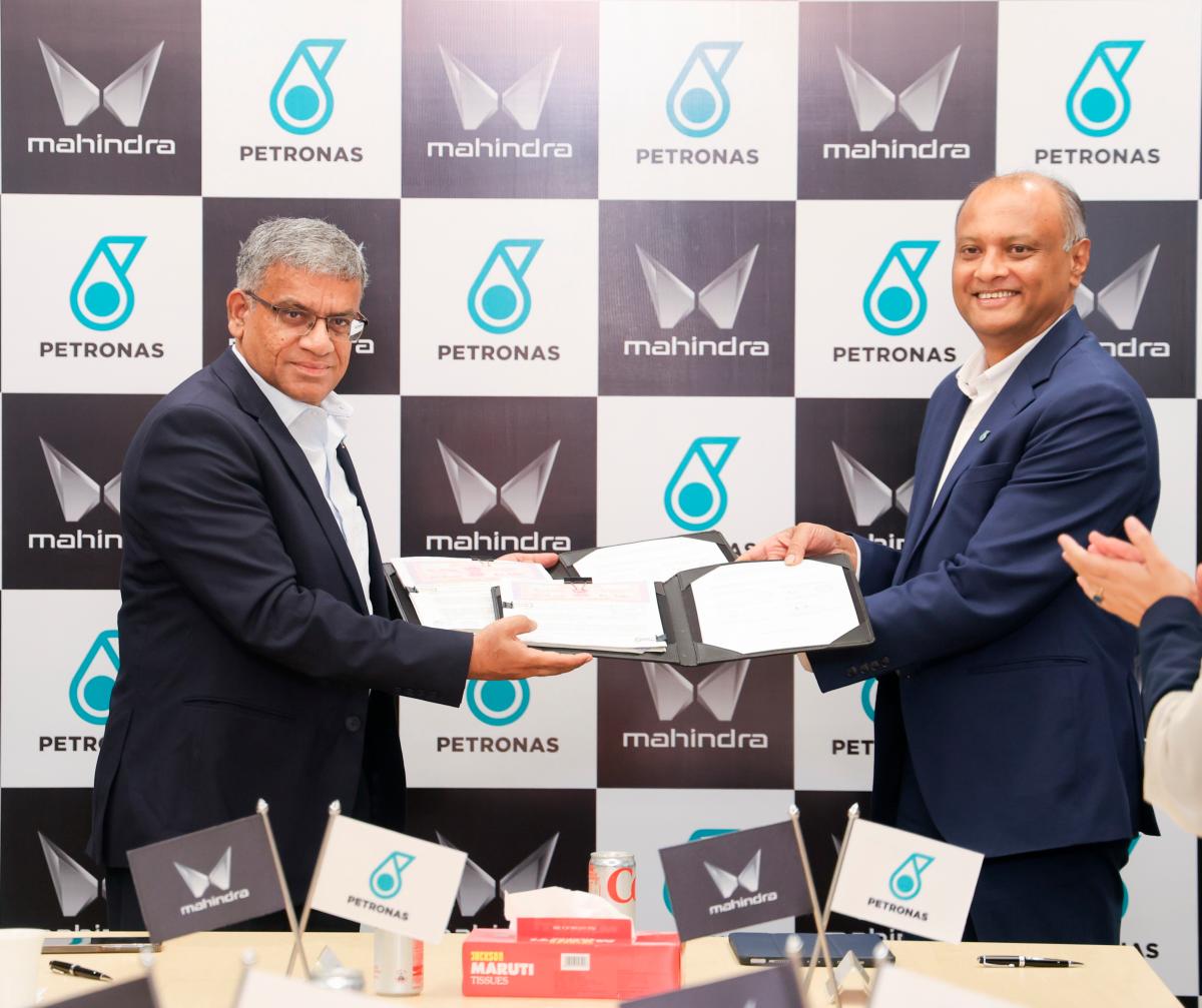 [From L-R] R. Veeraghavan, Senior Vice President Strategic Sourcing, Mahindra &amp; Mahindra Ltd.; and Binu Chandy, Chief Executive Officer of PETRONAS Lubricants India Pvt. Ltd at the signing ceremony.​