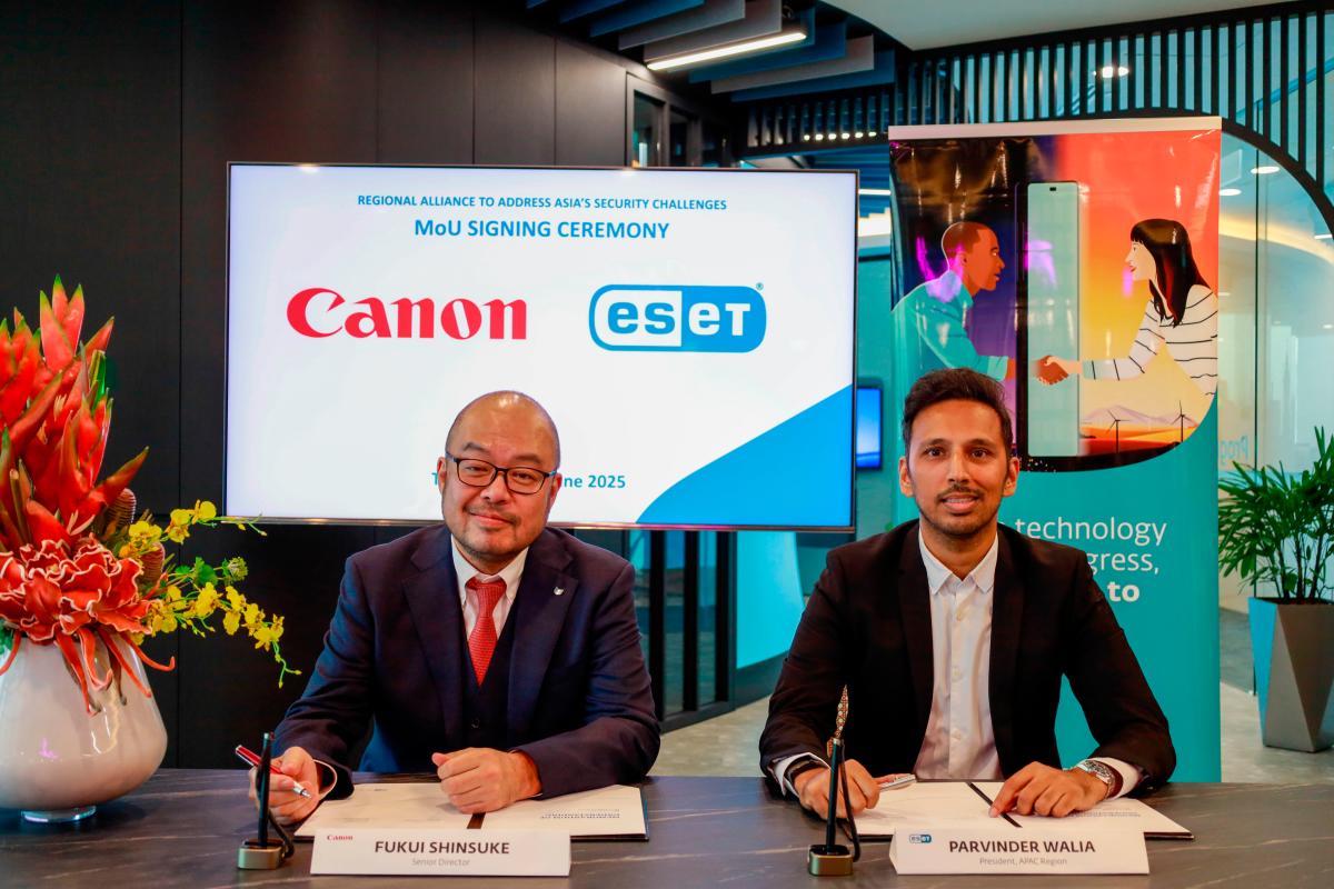 Canon Singapore and ESET signing a Memorandum of Understanding to broaden partnership to deliver security solutions across Asia. From left to right: Fukui Shinsuke, Senior Director, Regional Business Imaging Solutions, Canon Singapore; Parvinder Walia, President of the Asia Pacific Region, ESET