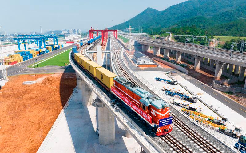 $!The Suxi container handling station, the country’s first railway terminal for automated driving in a mixed operation mode, has been opened for use.