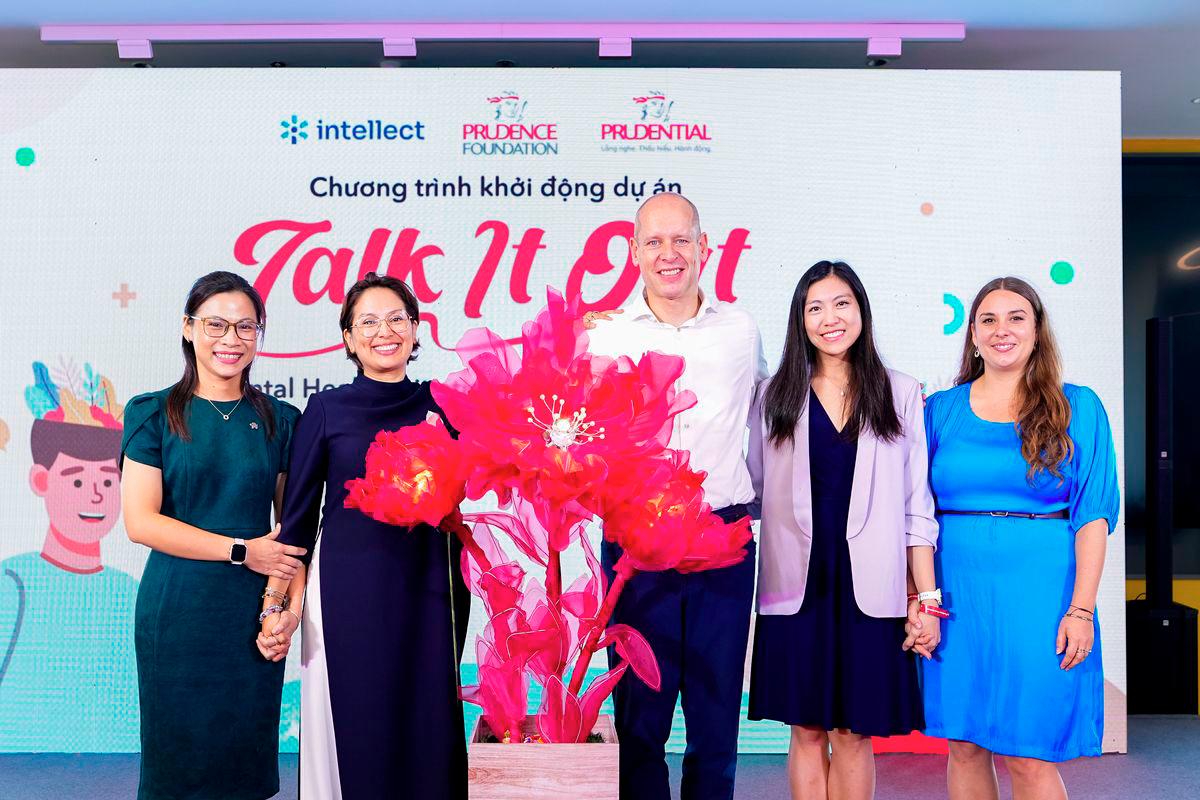 $!Arjan Toor, CEO, Health, Prudential plc (third from right) and Diana Guzman, Chair of Prudence Foundation and Chief Sustainability Officer, Prudential plc (second from left) at the launch of Talk It Out in Vietnam