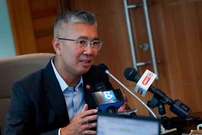 Menteri Pelaburan, Perdagangan dan Industri Tengku Datuk Seri Zafrul Abdul Aziz ketika temu bual secara berkumpulan bertemakan “How ASEAN’s economic prosperity supports regional political stability”, di sini, hari ini. Bernama