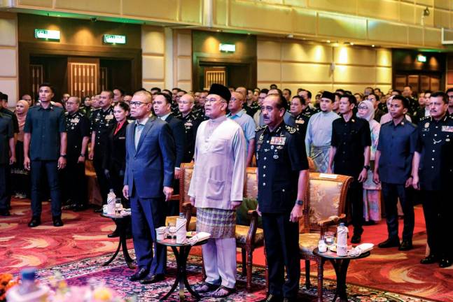 Anwar, accompanied by Home Minister Datuk Seri Saifuddin Nasution Ismail and IGP Tan Sri Razarudin Husain, at the event in Kuala Lumpur yesterday. – BERNAMApix