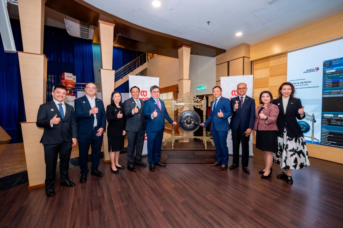 From left to right: Kenneth Teoh, Deputy Head, Equity Derivatives, Kenanga Investment Bank Berhad (”KIBB”); Luk Wai Hong, William, Non-Independent Non-Executive Director, KIBB; Angeline-Ong Su Ming, Independent Non-Executive Director, KIBB; Philip Lim, Head, Equity Markets &amp; Group Head, Equity Derivatives, KIBB; Datuk Chay Wai Leong, Group Managing Director, KIBB; Datuk Lee Kok Khee, Executive Director, Head of Group Equity Business, KIBB; Jeremy Nasrulhaq, Senior Independent Non-Executive Director, KIBB; Anita Mo, Chief Executive Officer, Hang Seng Indexes Company; Isabelle Zhen, Head, Group Equity Marketing, KIBB
