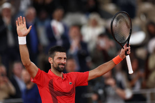Serbia’s Novak Djokovic celebrates after winning his men’s singles match against US Mackenzie Mcdonald on day 3 of the French Open tennis tournament on Court Philippe-Chatrier at the Roland-Garros Complex in Paris on May 27, 2025. - AFPpix