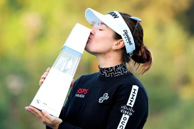 PAJU, SOUTH KOREA - OCTOBER 20: Hannah Green of Australia kisses the trophy after winning the tournament following the final round of the BMW Ladies Championship 2024 at Seowon Hills Country Club on October 20, 2024 in Paju, South Korea. (Photo by Chung Sung-Jun/Getty Images)