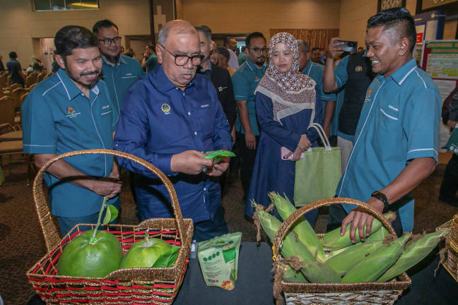 The Chairman of Perak State Committee for Rural Development, Plantations, Agriculture, and Food Industry, Datuk Mohd Zolkafly Harun (second from left), during a visit to the exhibition booth at the Launching Ceremony of the 2024 Perak State Agricultural Census Interim Report here today. - BERNAMA