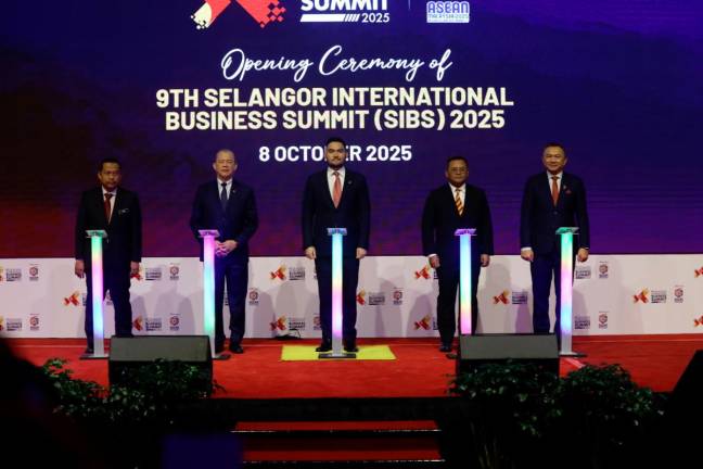 Fadillah (second from left), Tengku Amir Shah, and Amiruddin at the launch.