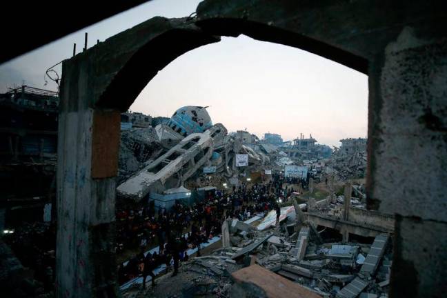 Palestinians gather to break their fast by eating Iftar meals during the holy month of Ramadan, amid the rubble of buildings, in the northern Gaza Strip. REUTERSpix