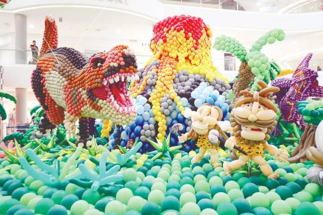 Dinosaur balloon sculpture display at Quill City Mall KL. – ALL PICS BY AMIRUL SYAFIQ/THE SUN