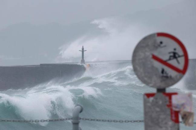 Waves break against the protecting walls as Typhoon Gaemi approaches in Keelung, Taiwan July 24, 2024/REUTERSPIX