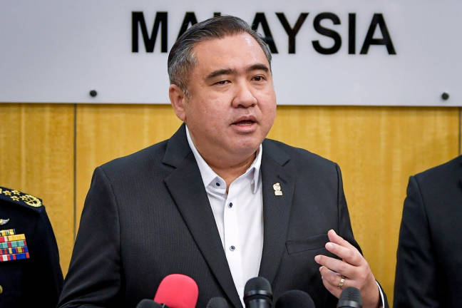 Menteri Pengangkutan Anthony Loke bercakap pada sidang media hari ini. - BERNAMApix
